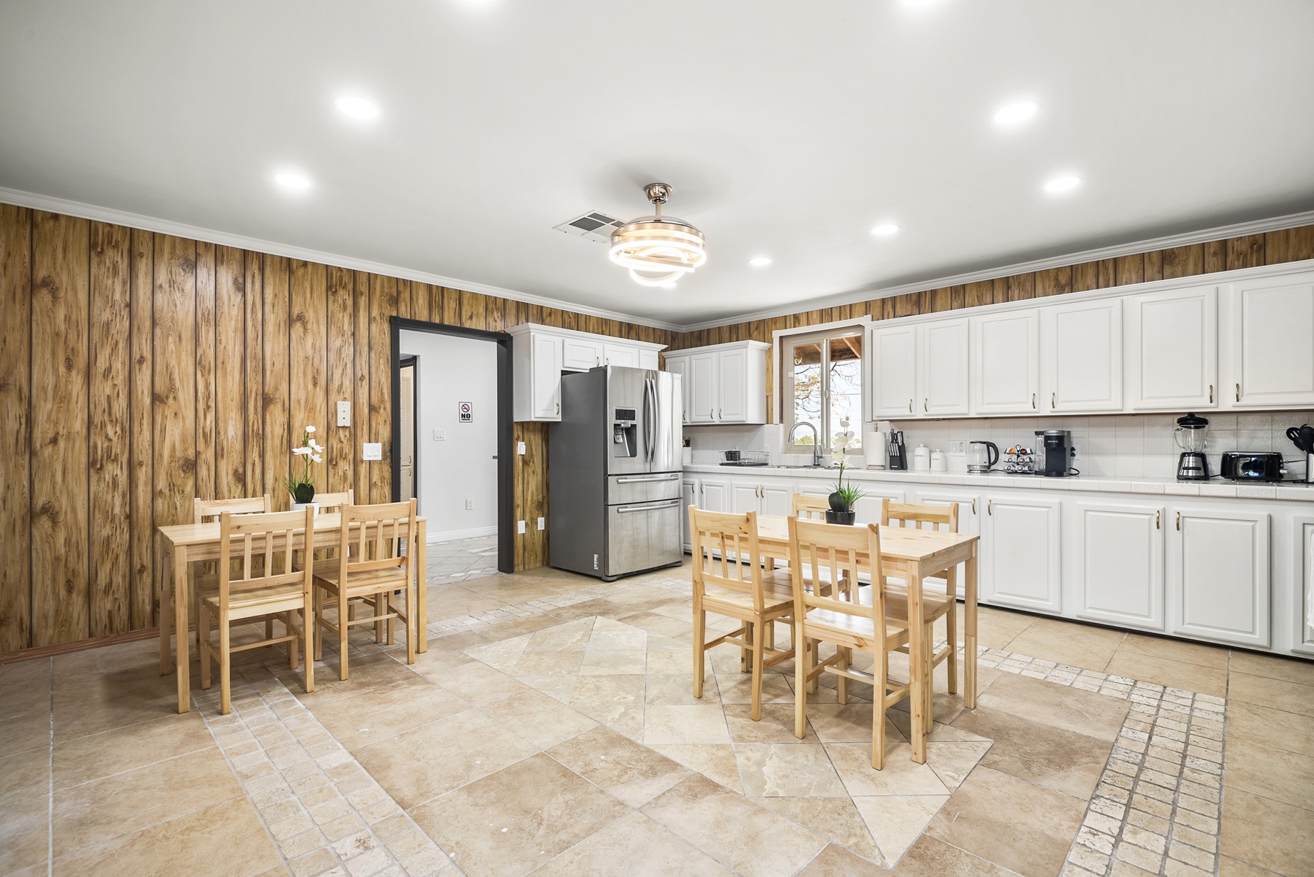 Eat-in kitchen and family table